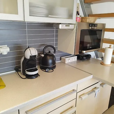 Sandras Modern Apartment