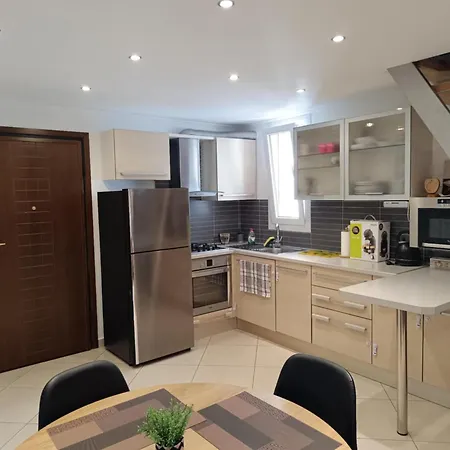 Sandras Modern Apartment *